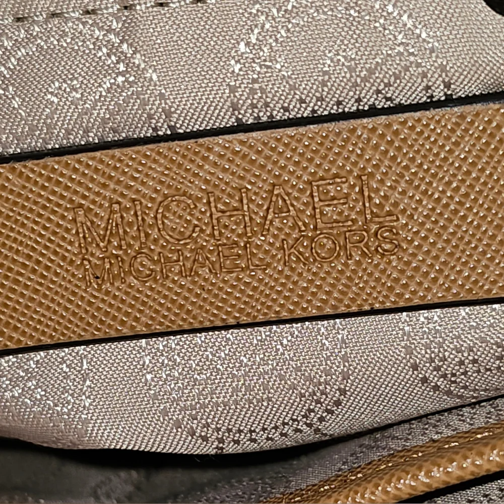 MICHAEL Michael Kors Kempton Double Pocket shoulder bag/crossbody EUC - Picture 14 of 16